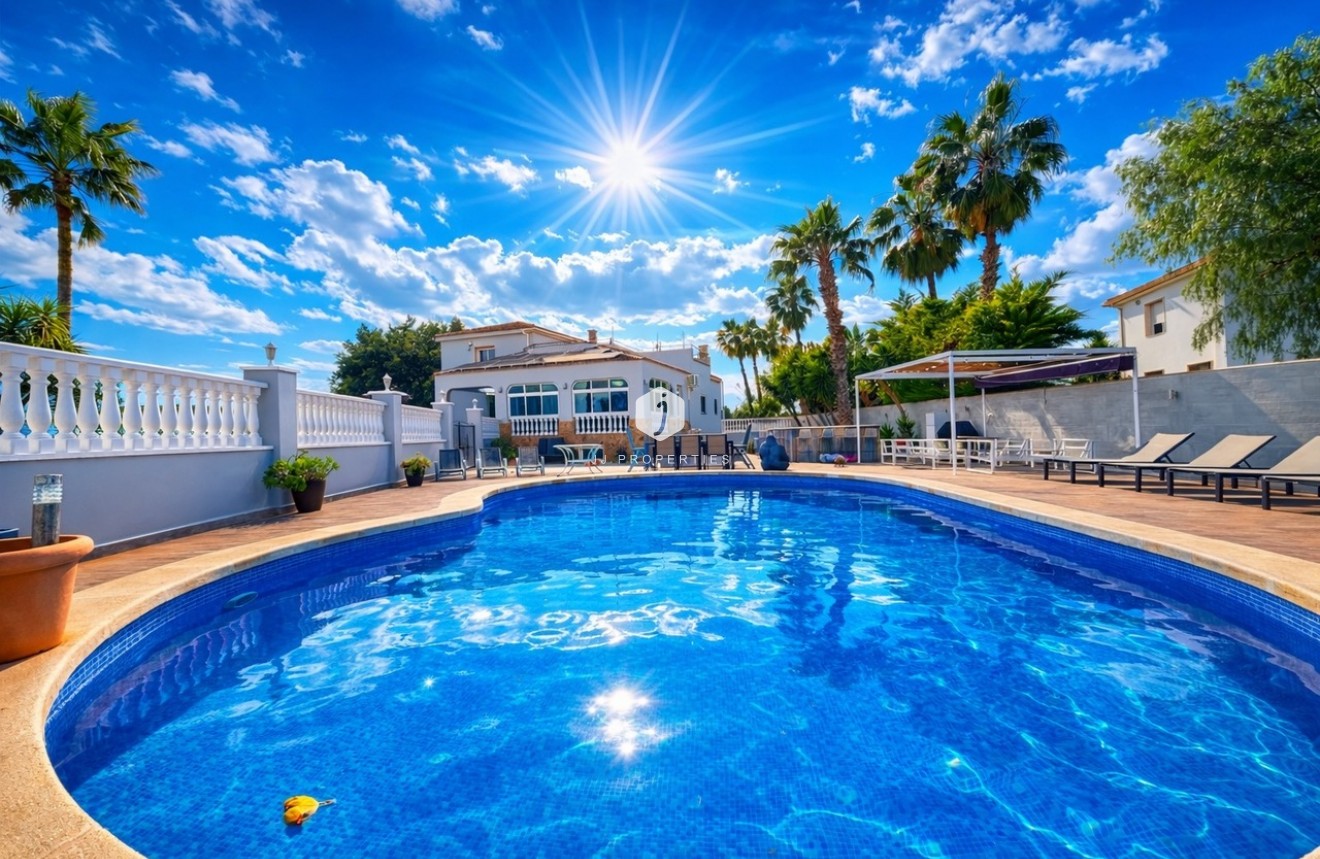 D'occasion - Villa -
Catral - Costa Blanca