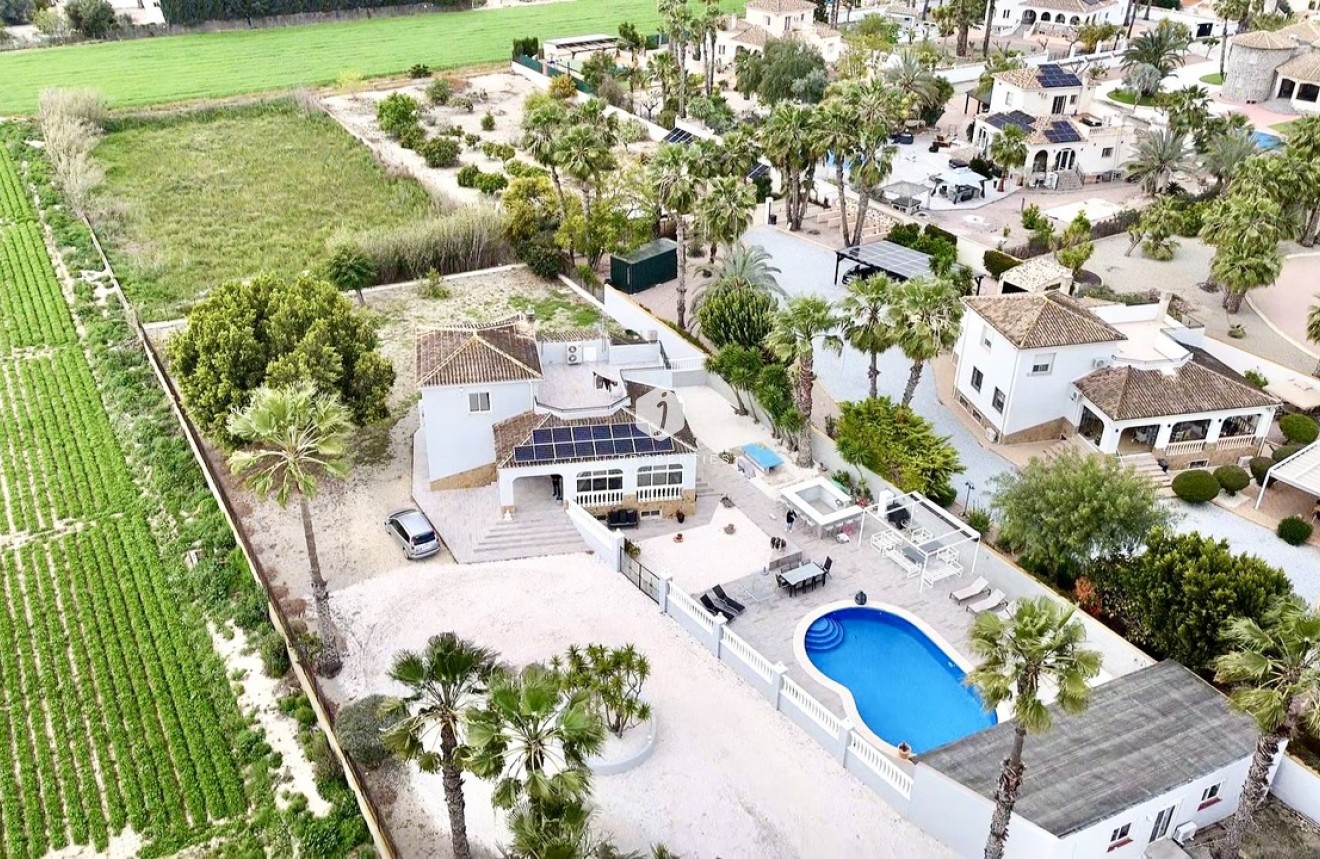 D'occasion - Villa -
Catral - Costa Blanca