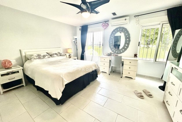 D'occasion - Villa -
Catral - Costa Blanca