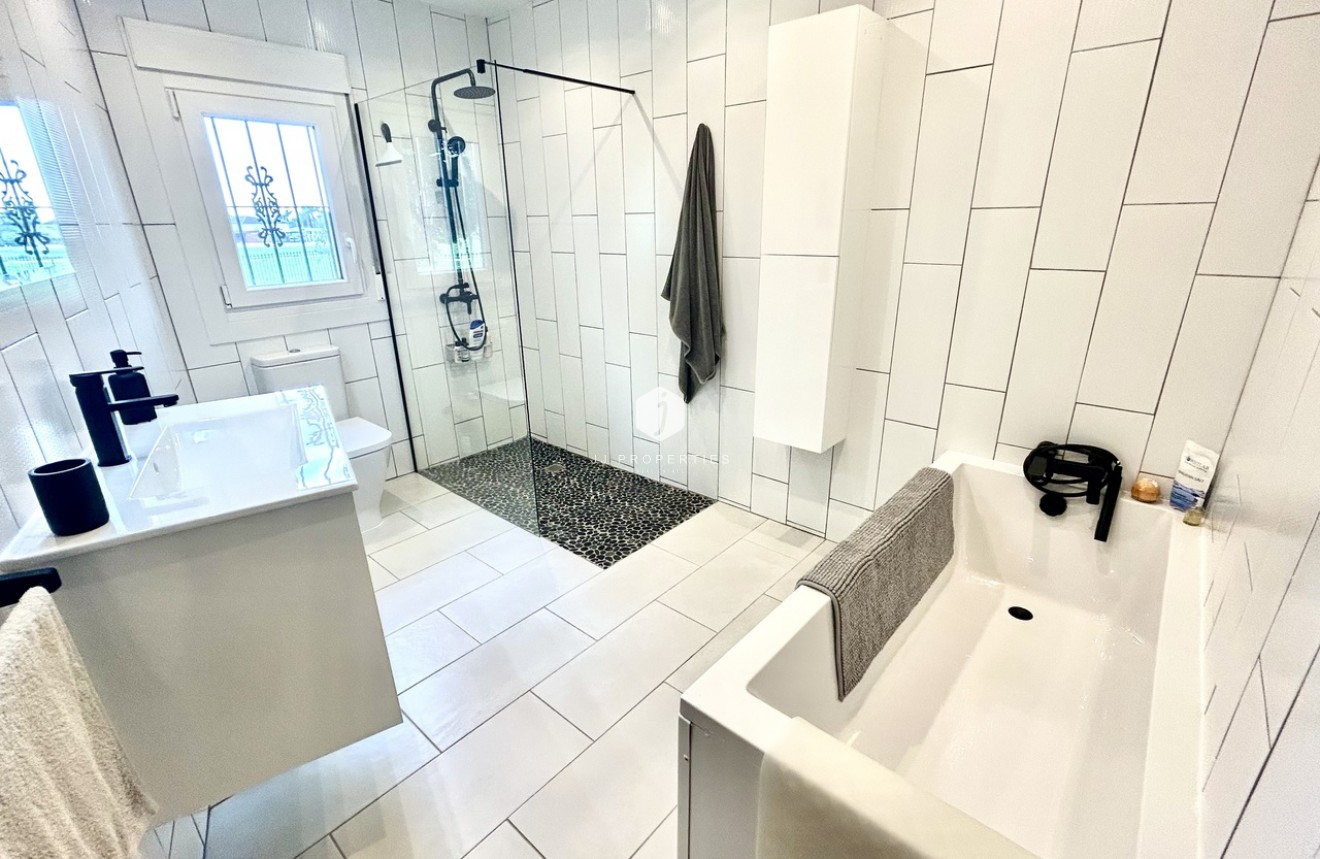 D'occasion - Villa -
Catral - Costa Blanca