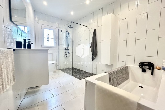 D'occasion - Villa -
Catral - Costa Blanca