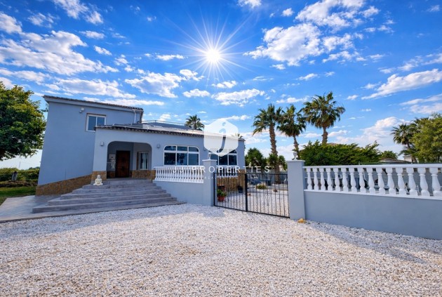 D'occasion - Villa -
Catral - Costa Blanca