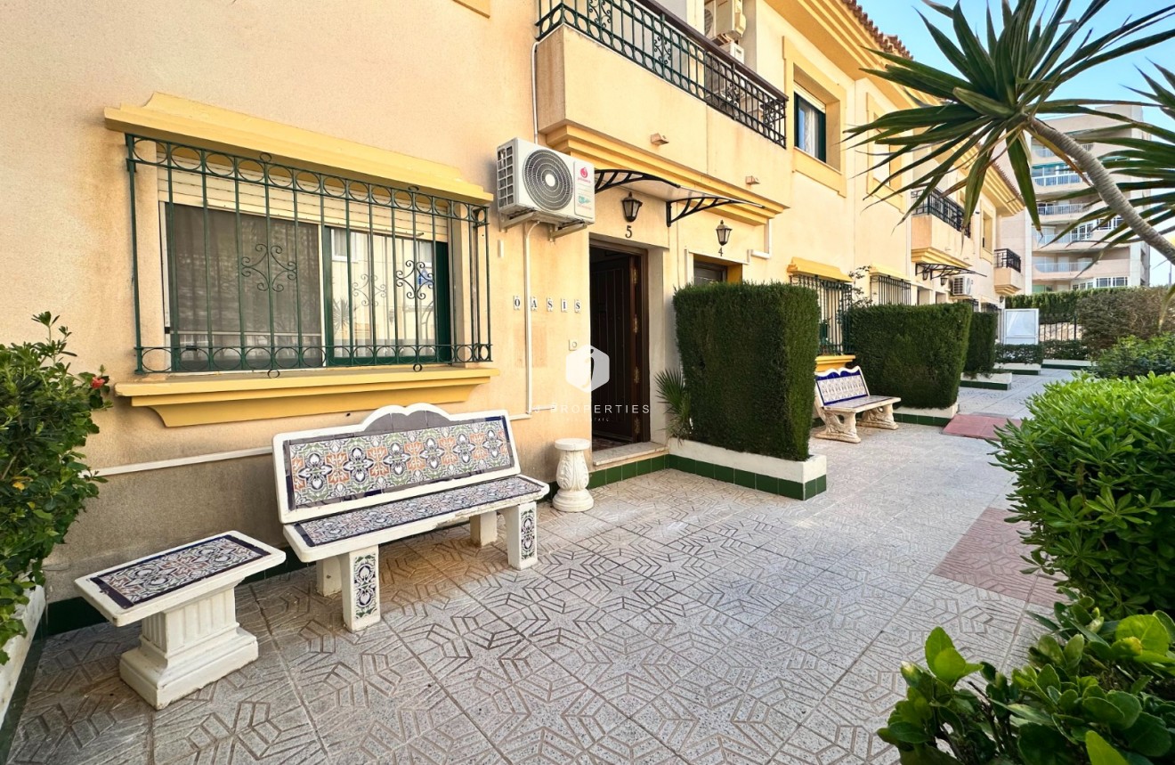 Resale - Chalet -
Orihuela Costa - Costa Blanca