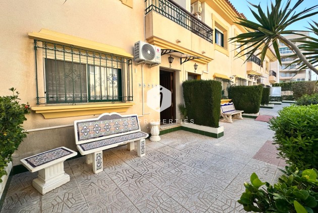 Resale - Chalet -
Orihuela Costa - Costa Blanca