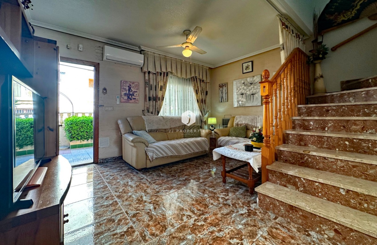 Resale - Chalet -
Orihuela Costa - Costa Blanca