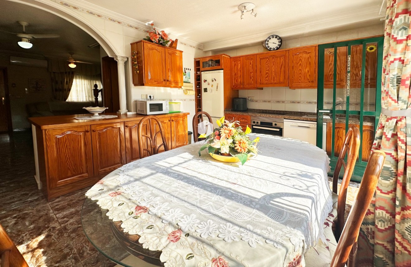 Resale - Chalet -
Orihuela Costa - Costa Blanca