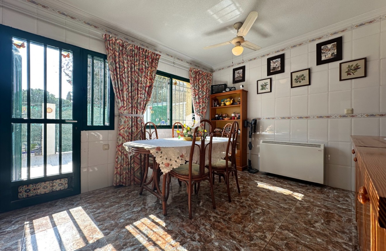 Resale - Chalet -
Orihuela Costa - Costa Blanca