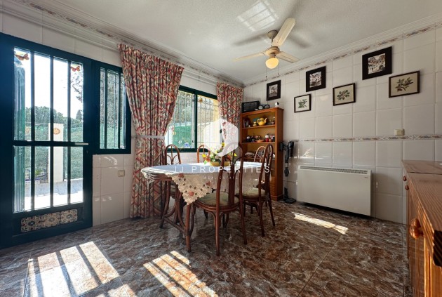 Resale - Chalet -
Orihuela Costa - Costa Blanca