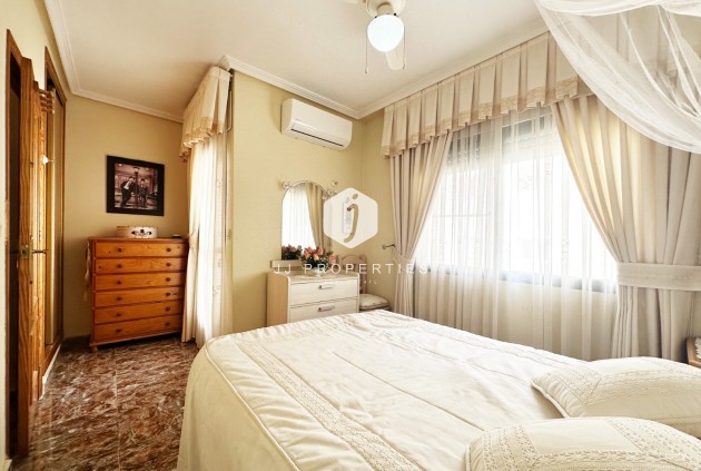 Resale - Chalet -
Orihuela Costa - Costa Blanca