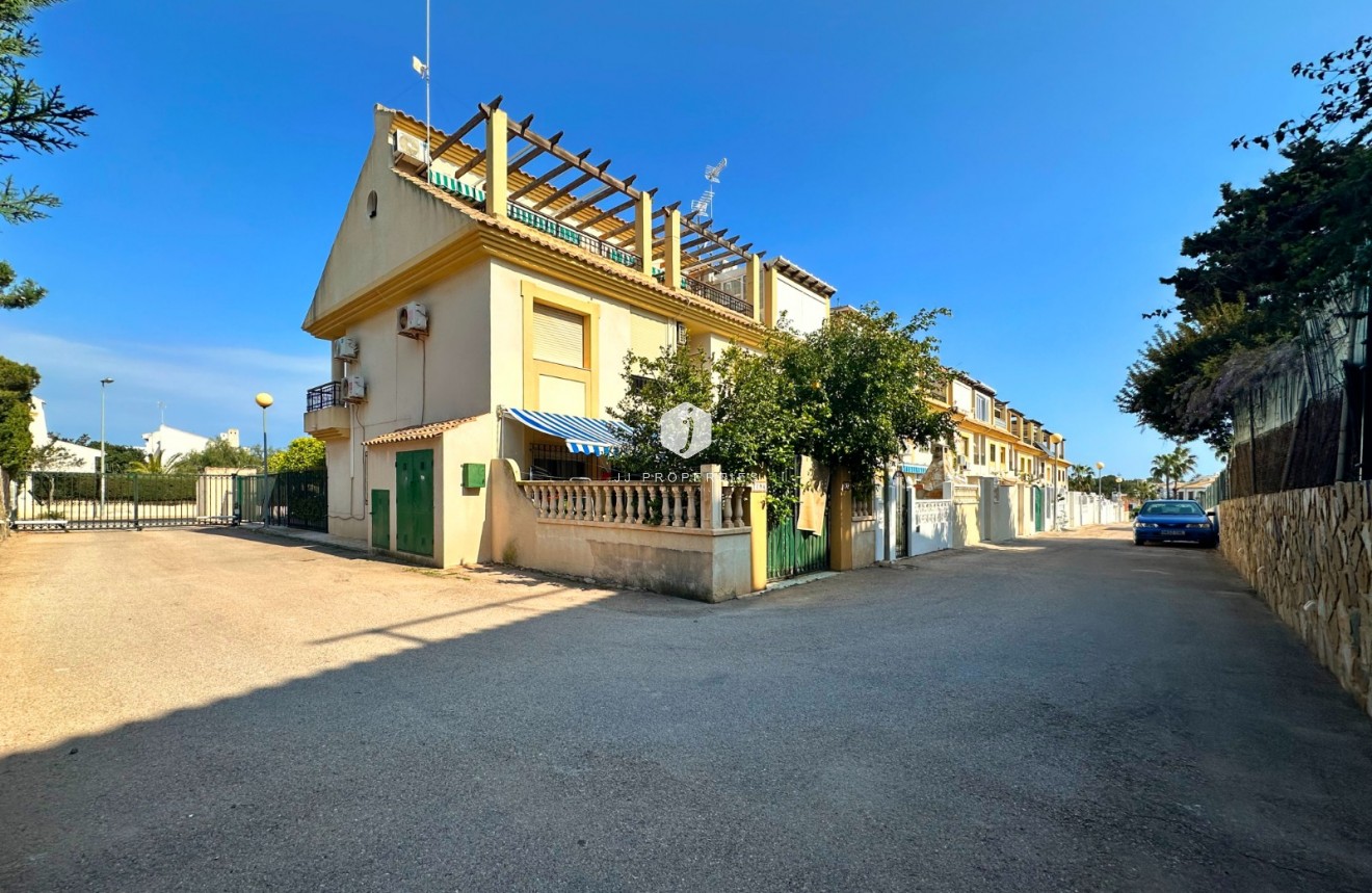 Resale - Chalet -
Orihuela Costa - Costa Blanca