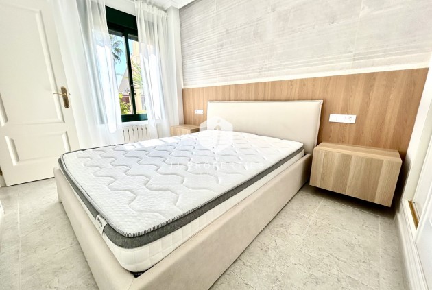 Z drugiej ręki - Mieszkanie w bloku -
Campoamor - Costa Blanca