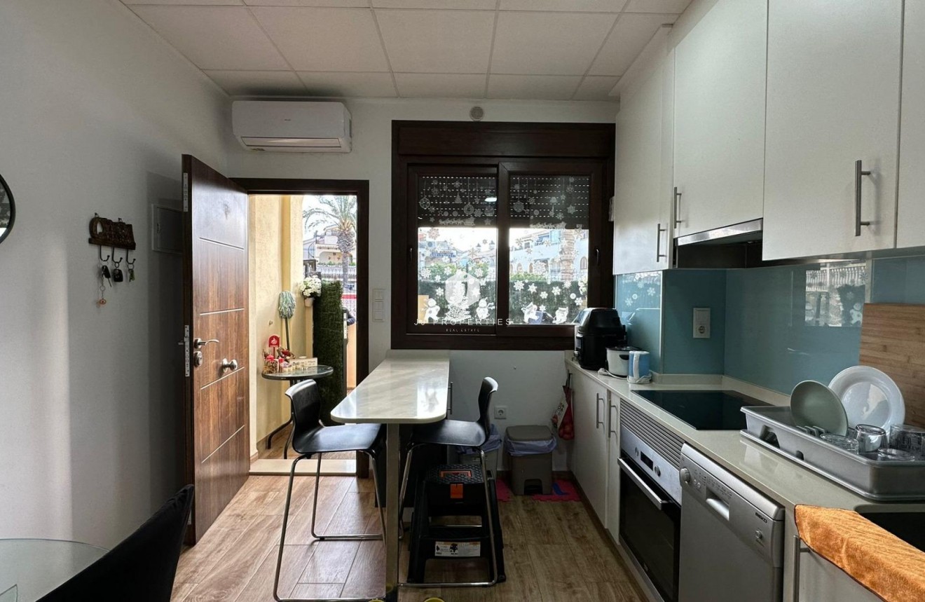 Resale - Apartment / flat -
Torrevieja - Sector 25