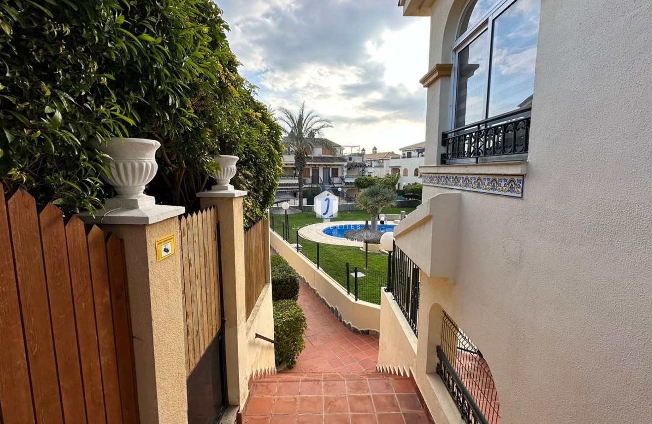 Tweedehands - Appartement / flat -
Torrevieja - Sector 25