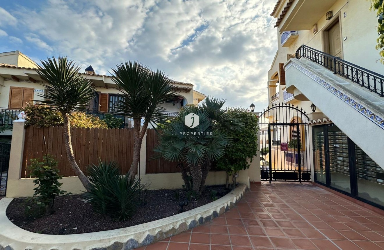 Tweedehands - Appartement / flat -
Torrevieja - Sector 25