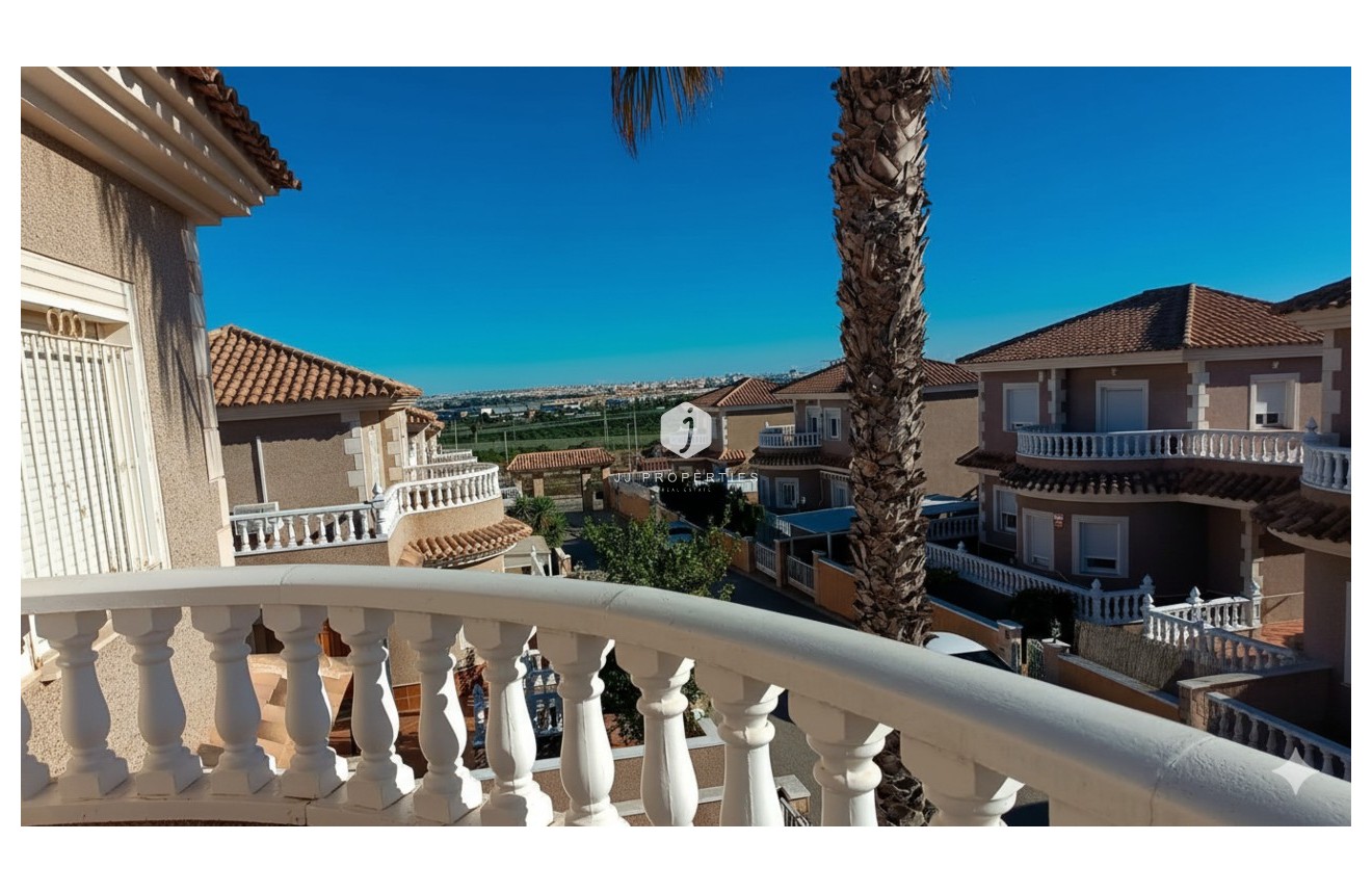 Segunda mano - Villa -
Los Altos - Costa Blanca