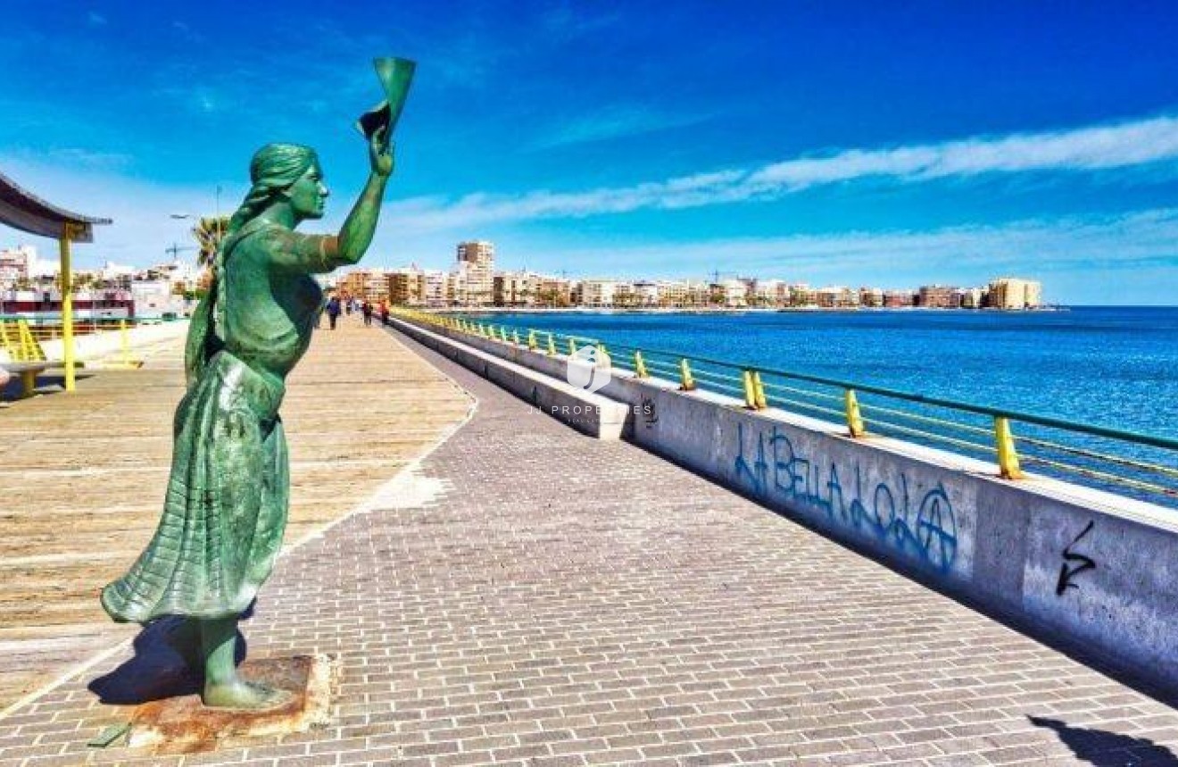 Neue Gebäude - Penthouse -
Torrevieja - Playa de los Locos