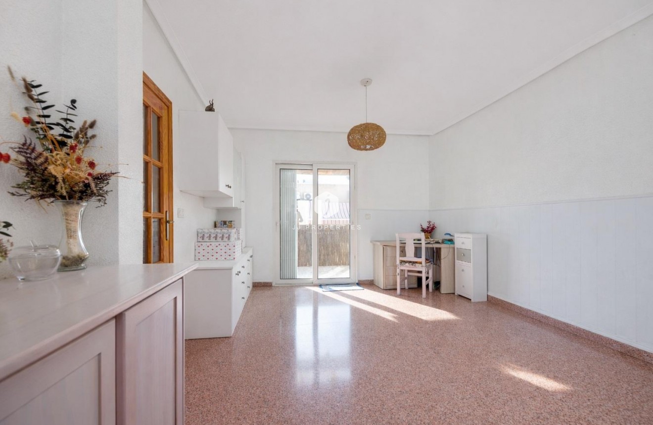 Z drugiej ręki - Mieszkanie w bloku -
Torrevieja - Costa Blanca