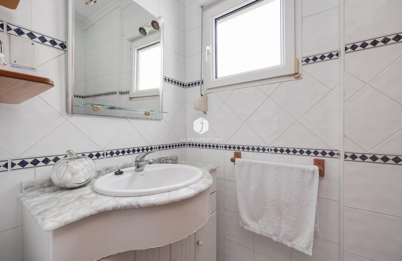 Z drugiej ręki - Mieszkanie w bloku -
Torrevieja - Costa Blanca