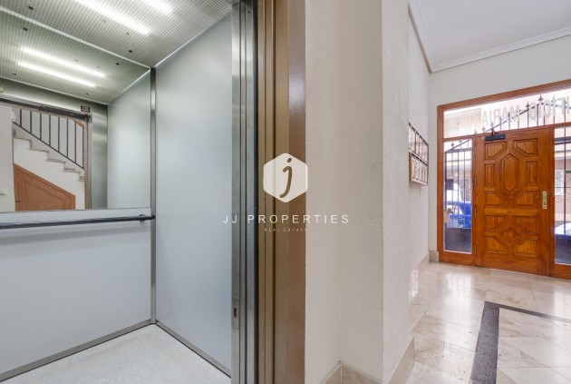 Z drugiej ręki - Mieszkanie w bloku -
Torrevieja - Costa Blanca