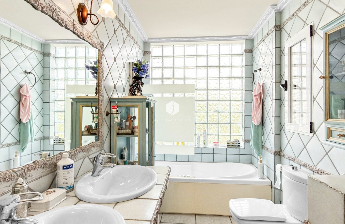 Z drugiej ręki - Villa -
Torrevieja - Costa Blanca