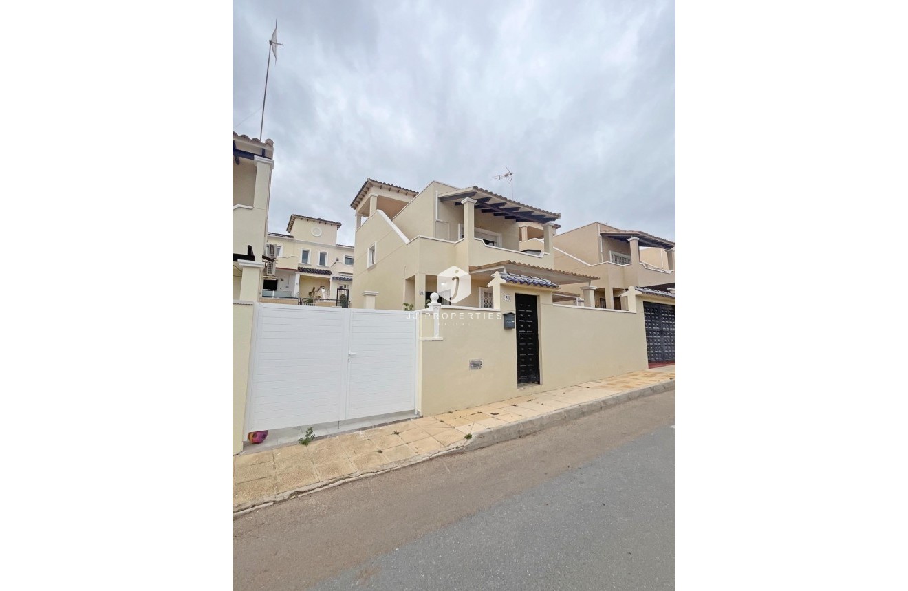 Aus zweiter Hand - Duplex -
San Miguel de Salinas - Las Filipinas