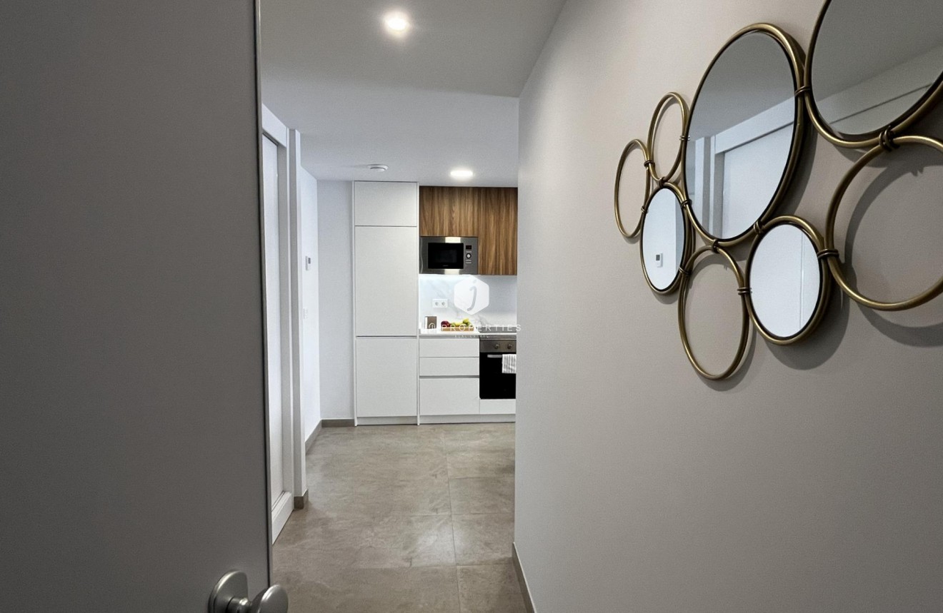 Z drugiej ręki - Mieszkanie w bloku -
Torrevieja - Playa del Cura