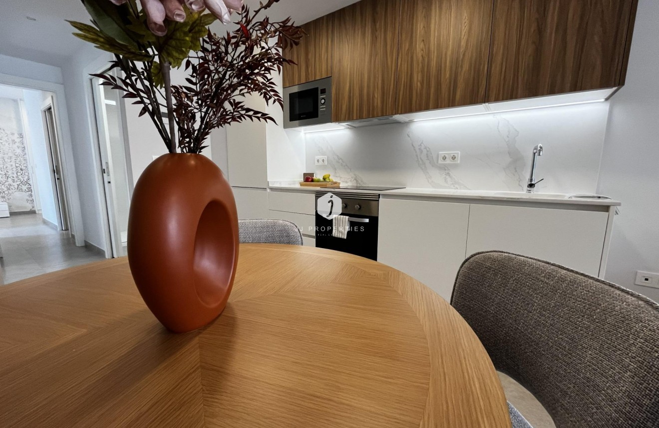 Z drugiej ręki - Mieszkanie w bloku -
Torrevieja - Playa del Cura