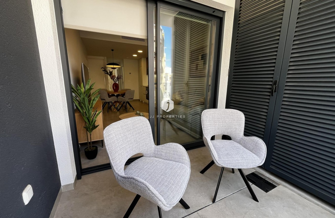 Z drugiej ręki - Mieszkanie w bloku -
Torrevieja - Playa del Cura