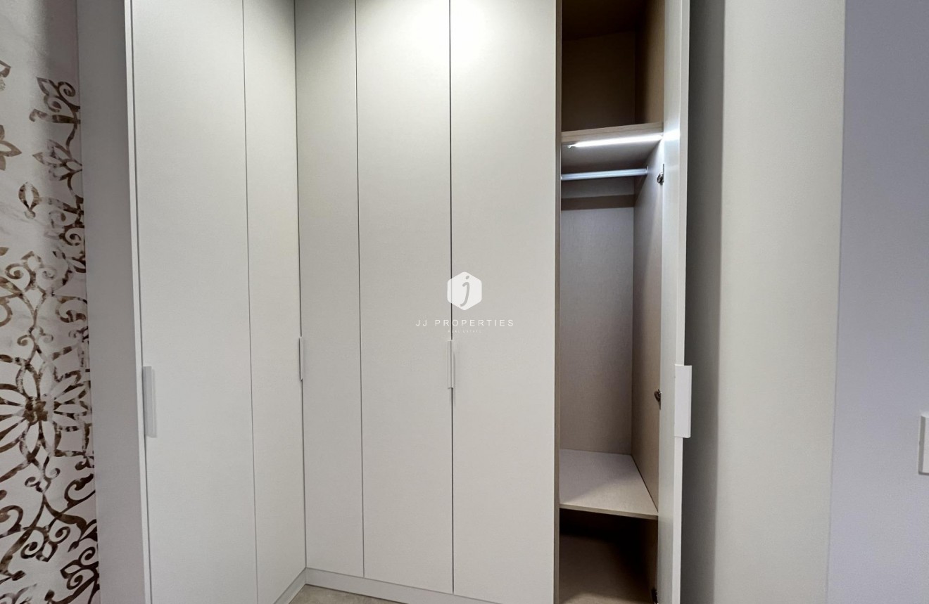 Z drugiej ręki - Mieszkanie w bloku -
Torrevieja - Playa del Cura