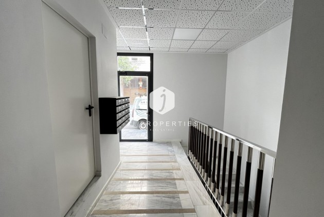 Z drugiej ręki - Mieszkanie w bloku -
Torrevieja - Playa del Cura