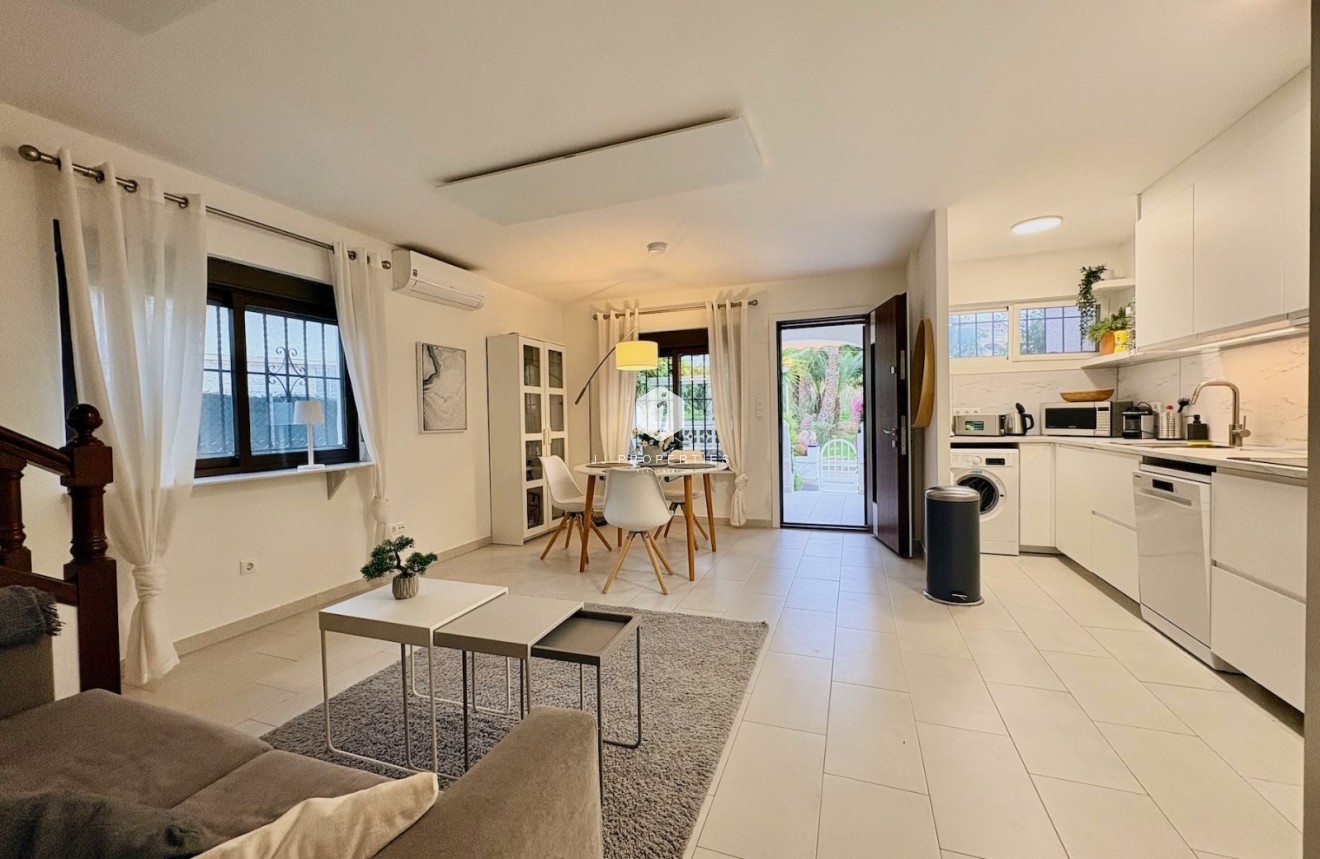 Z drugiej ręki - Szalet -
Orihuela Costa - Costa Blanca