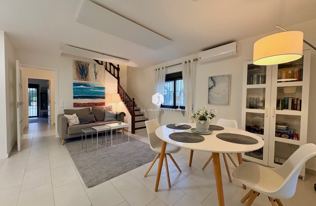 Z drugiej ręki - Szalet -
Orihuela Costa - Costa Blanca