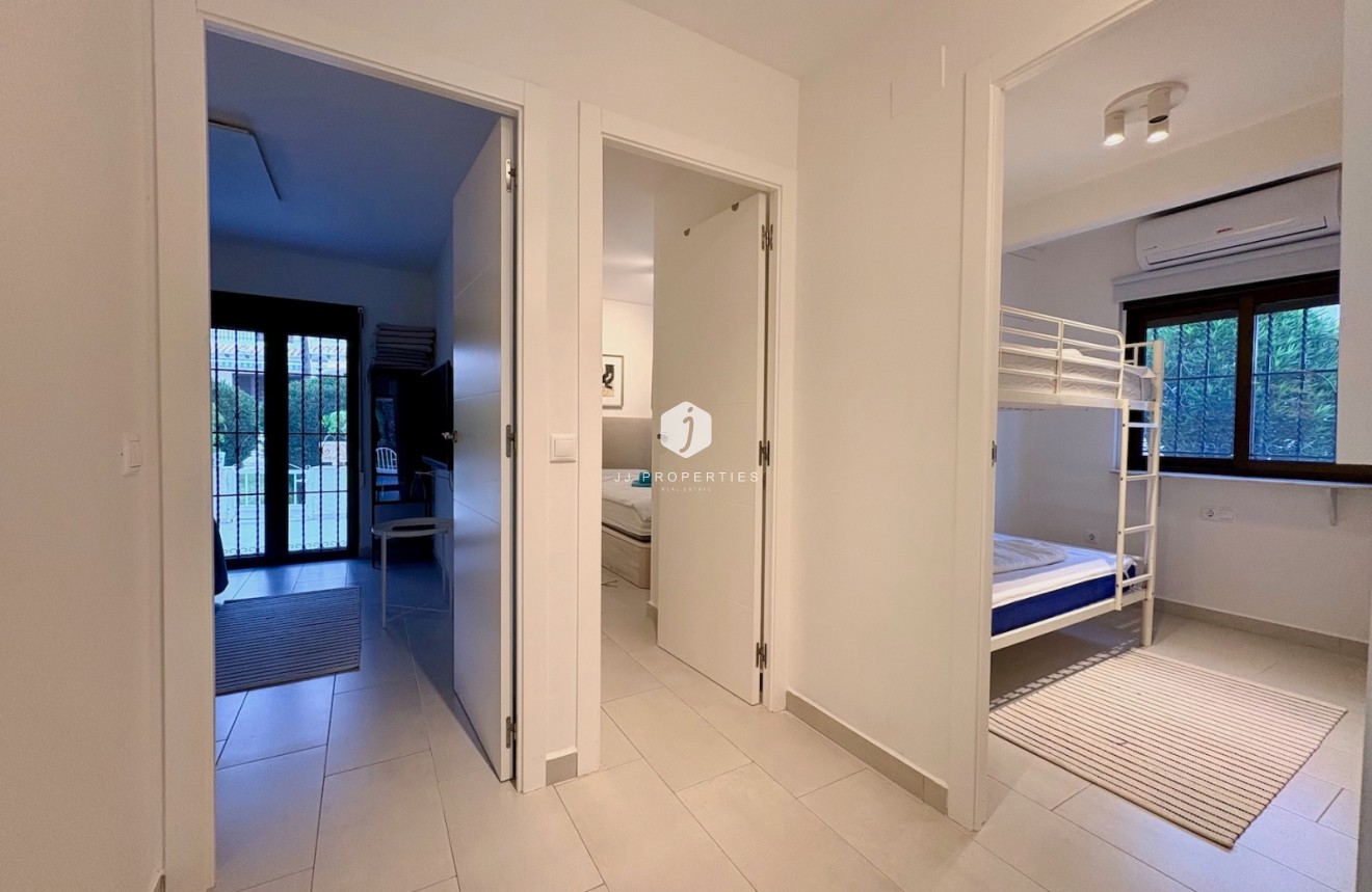 Z drugiej ręki - Szalet -
Orihuela Costa - Costa Blanca