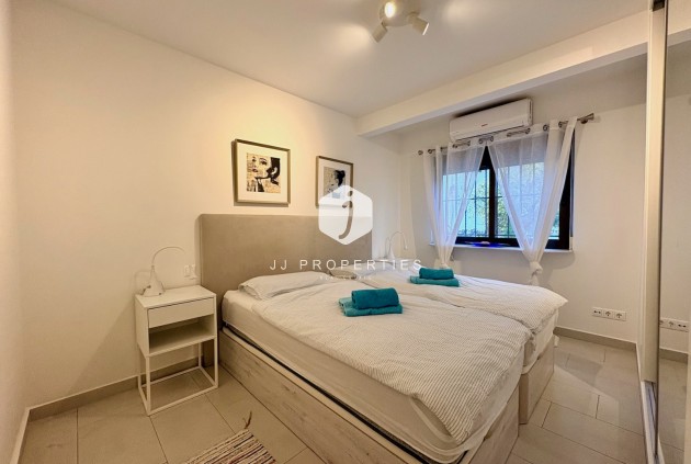 Z drugiej ręki - Szalet -
Orihuela Costa - Costa Blanca