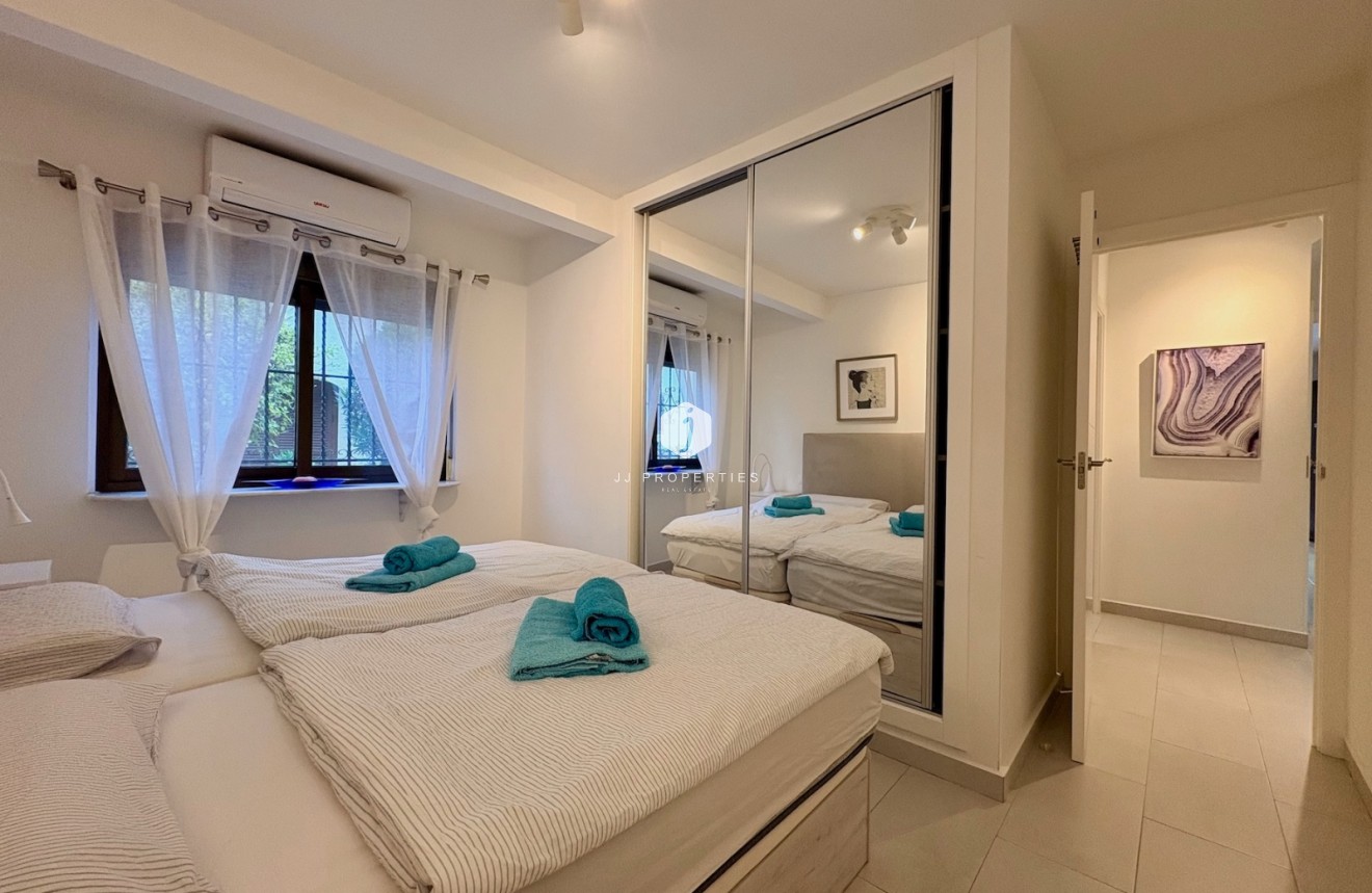 Z drugiej ręki - Szalet -
Orihuela Costa - Costa Blanca