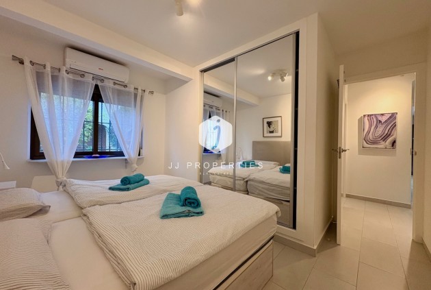 Z drugiej ręki - Szalet -
Orihuela Costa - Costa Blanca