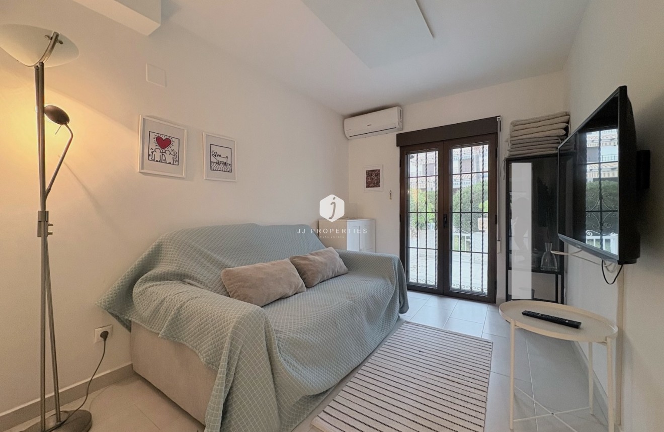 Z drugiej ręki - Szalet -
Orihuela Costa - Costa Blanca