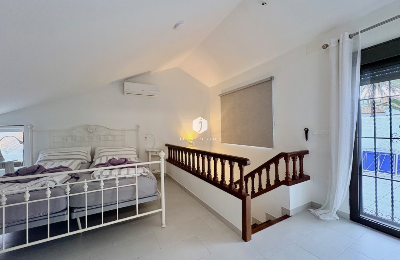 Z drugiej ręki - Szalet -
Orihuela Costa - Costa Blanca