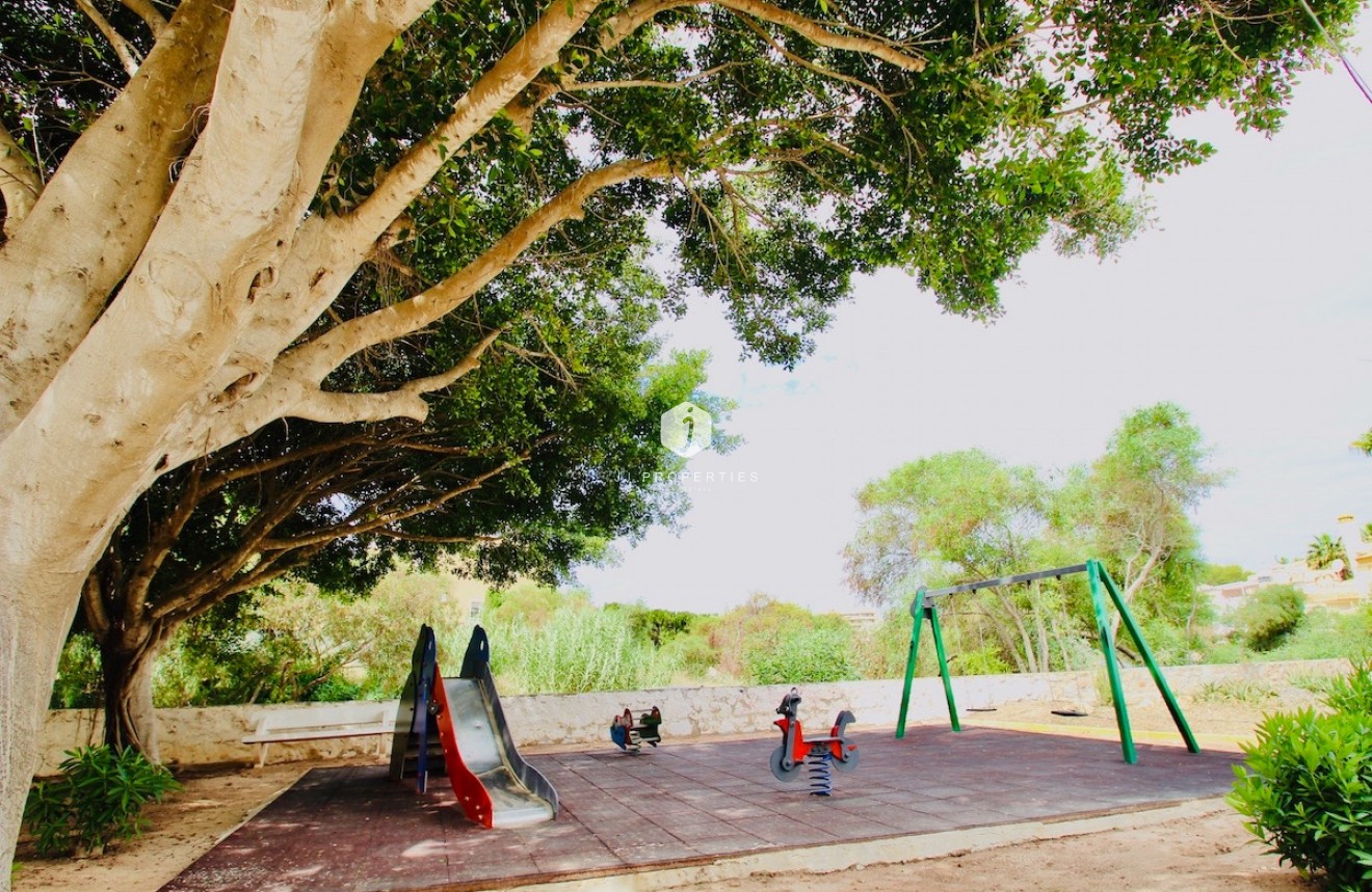 Z drugiej ręki - Szalet -
Orihuela Costa - Costa Blanca