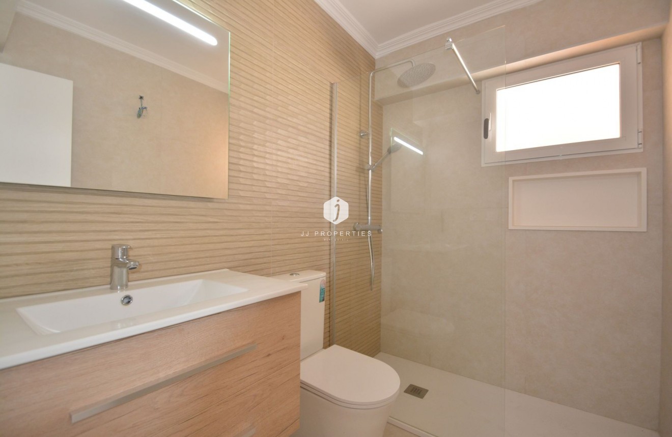 Z drugiej ręki - Mieszkanie w bloku -
Torrevieja - Costa Blanca