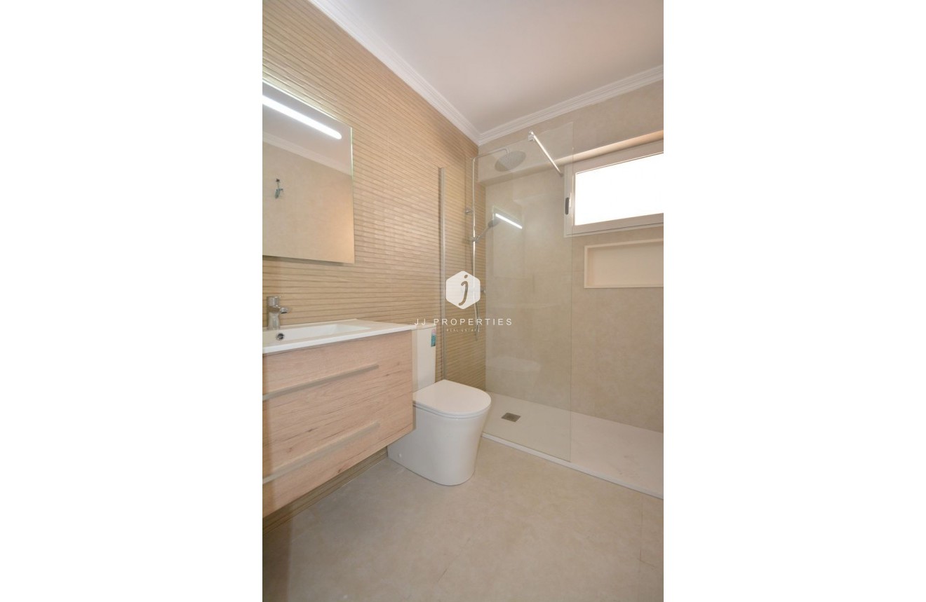 Z drugiej ręki - Mieszkanie w bloku -
Torrevieja - Costa Blanca