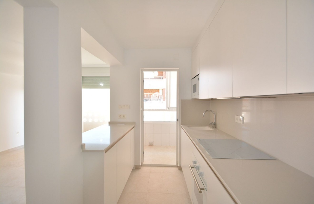 Z drugiej ręki - Mieszkanie w bloku -
Torrevieja - Costa Blanca