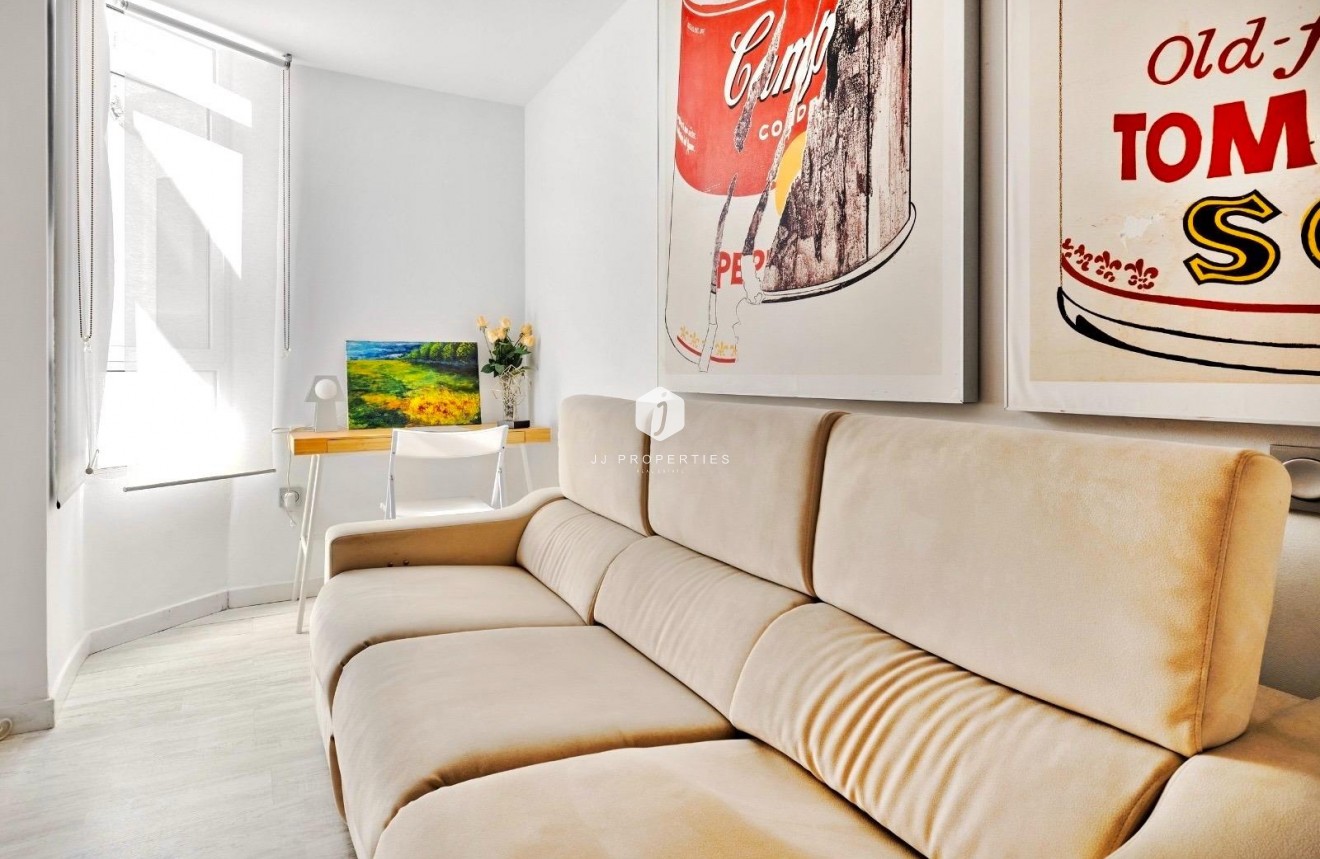 Z drugiej ręki - Mieszkanie w bloku -
Torrevieja - Estacion de autobuses