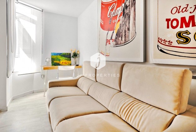 Z drugiej ręki - Mieszkanie w bloku -
Torrevieja - Estacion de autobuses