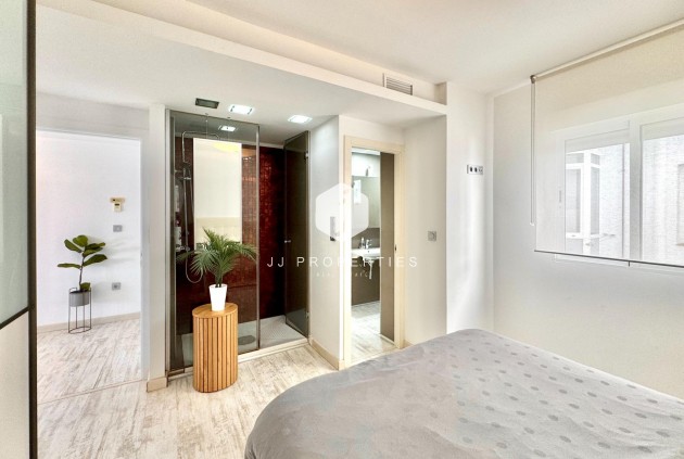 Z drugiej ręki - Mieszkanie w bloku -
Torrevieja - Estacion de autobuses