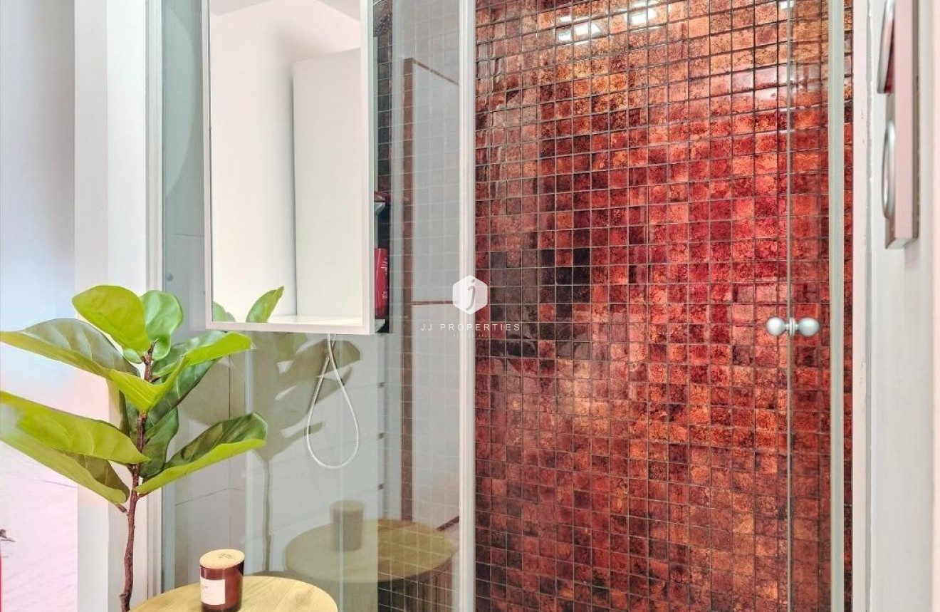 Z drugiej ręki - Mieszkanie w bloku -
Torrevieja - Estacion de autobuses