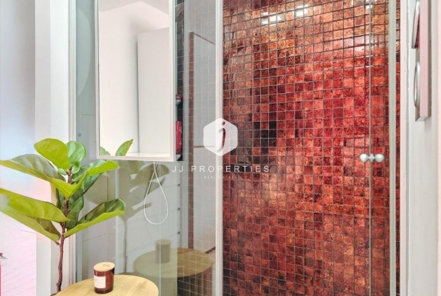 Z drugiej ręki - Mieszkanie w bloku -
Torrevieja - Estacion de autobuses