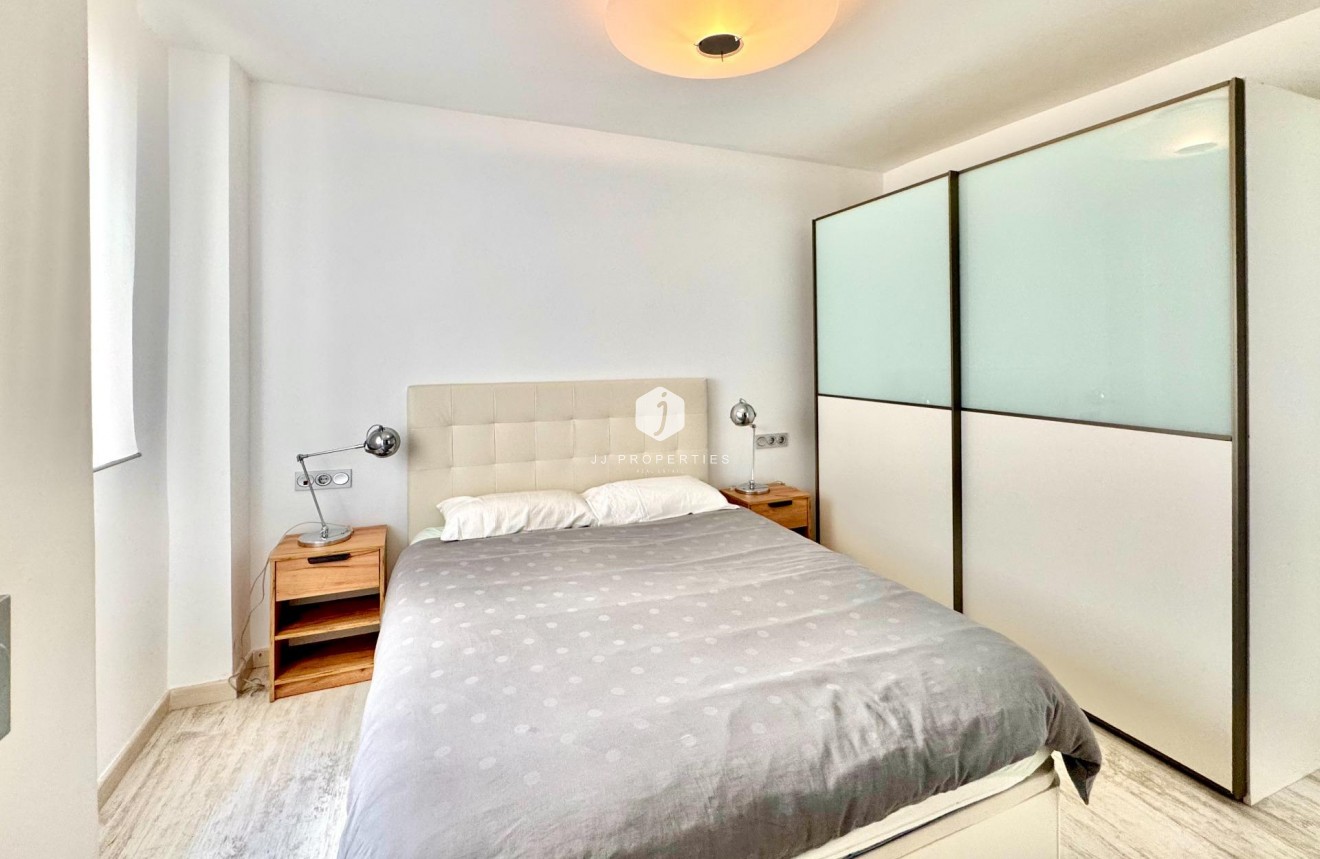 Z drugiej ręki - Mieszkanie w bloku -
Torrevieja - Estacion de autobuses