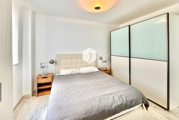 Z drugiej ręki - Mieszkanie w bloku -
Torrevieja - Estacion de autobuses