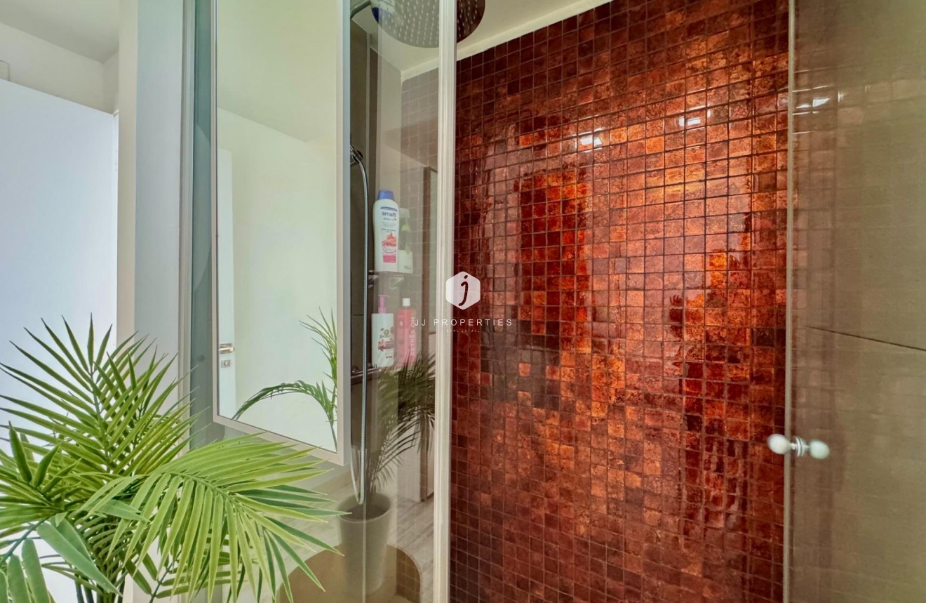 Z drugiej ręki - Mieszkanie w bloku -
Torrevieja - Estacion de autobuses